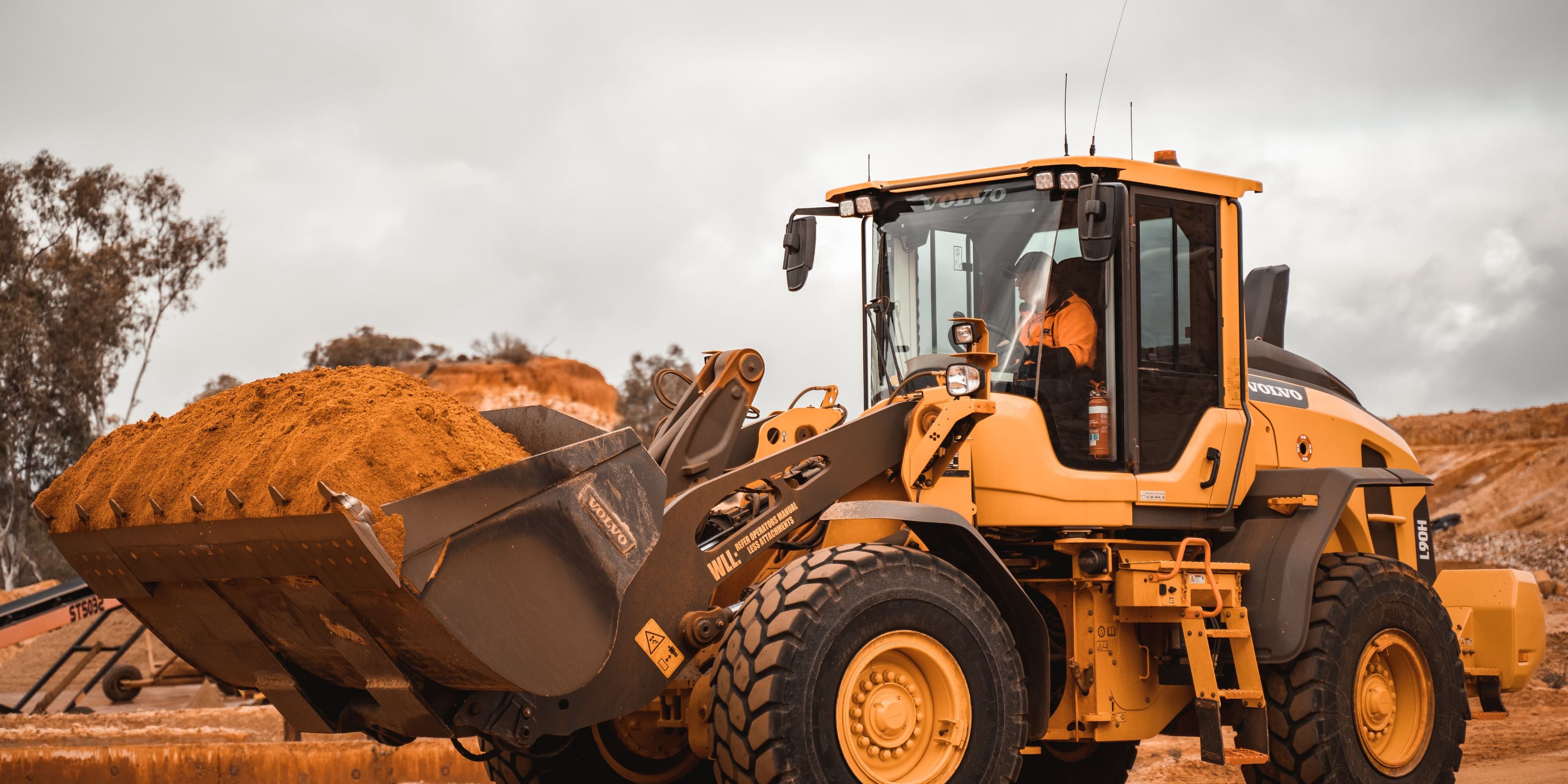 construction vehicle by @zacedmo on Unsplash